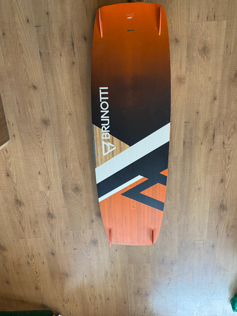 Used Kiteboard Onyx Brunotti - 140x42cm - Guincho Wind Factory